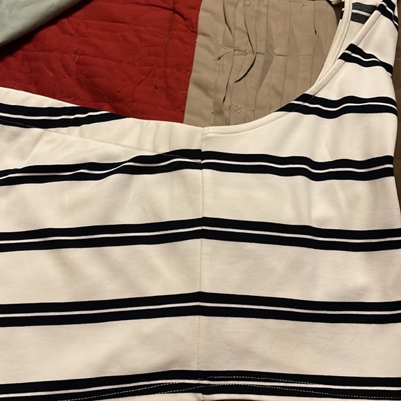 NWOT halter top with zipper front crop top. - Picture 9 of 9